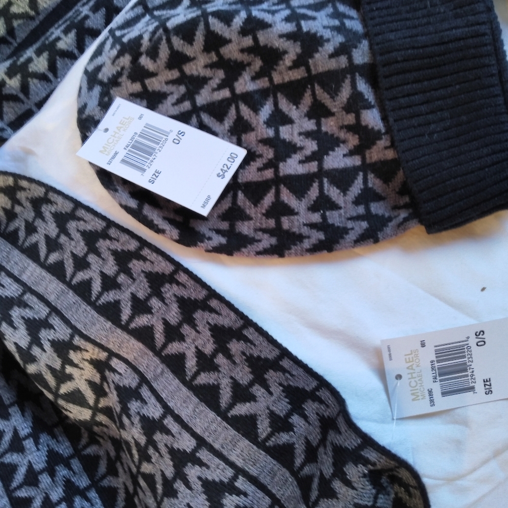 Michael Kors winter hat gloves and scarf set